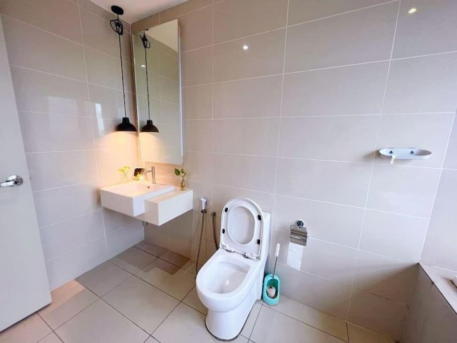 Promoconnected Train 2 Bedroom Pangsapuri Kuala Lumpur